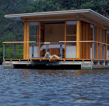 HOUSEBOATY